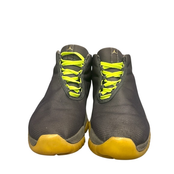 Jordan Men's Black and Yellow Shoes - Picture 1 of 6